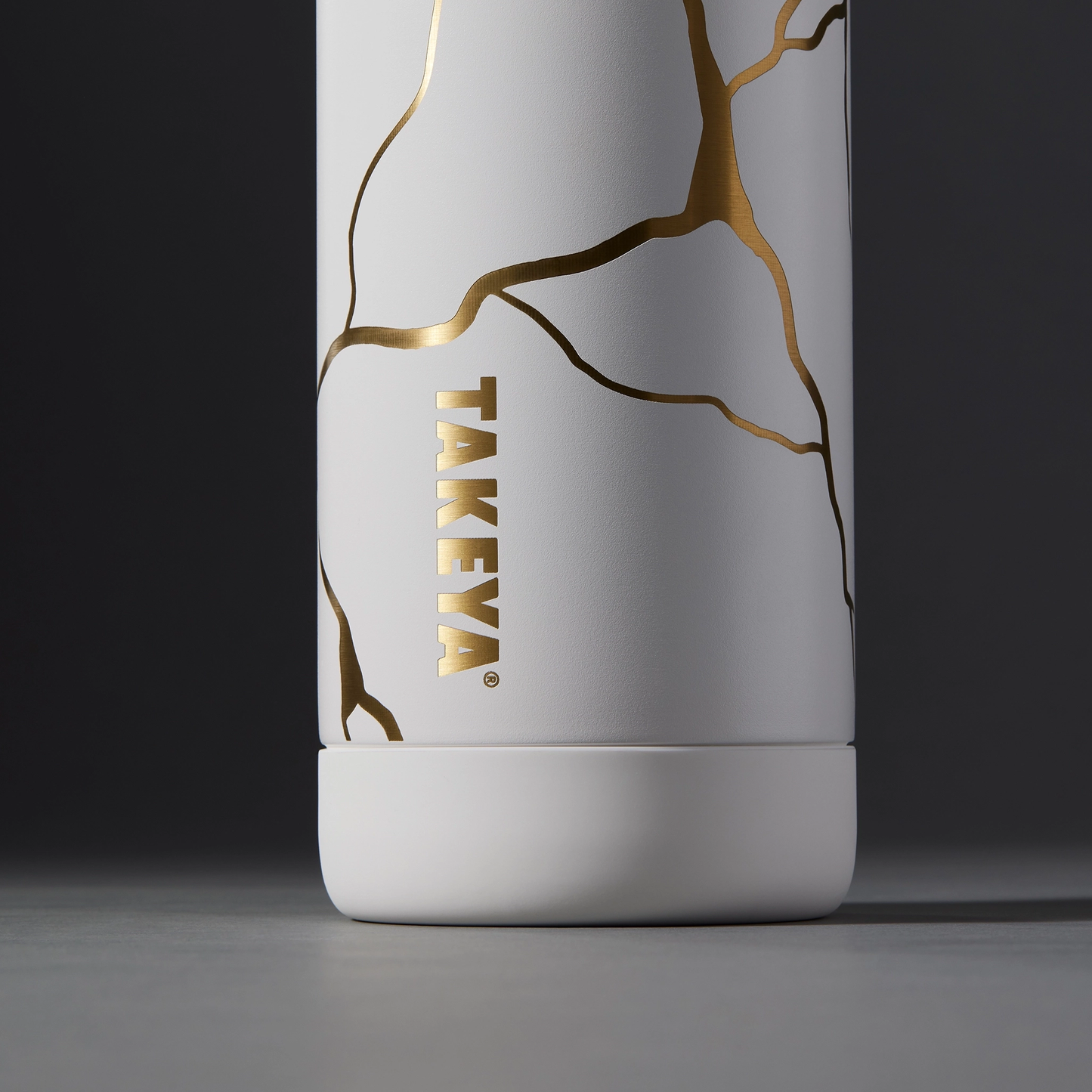 kintsugi-water-bottle-with-straw-lid-e5 51389-TK_HO25_Kintsugi_Takeya9236_Crop.png