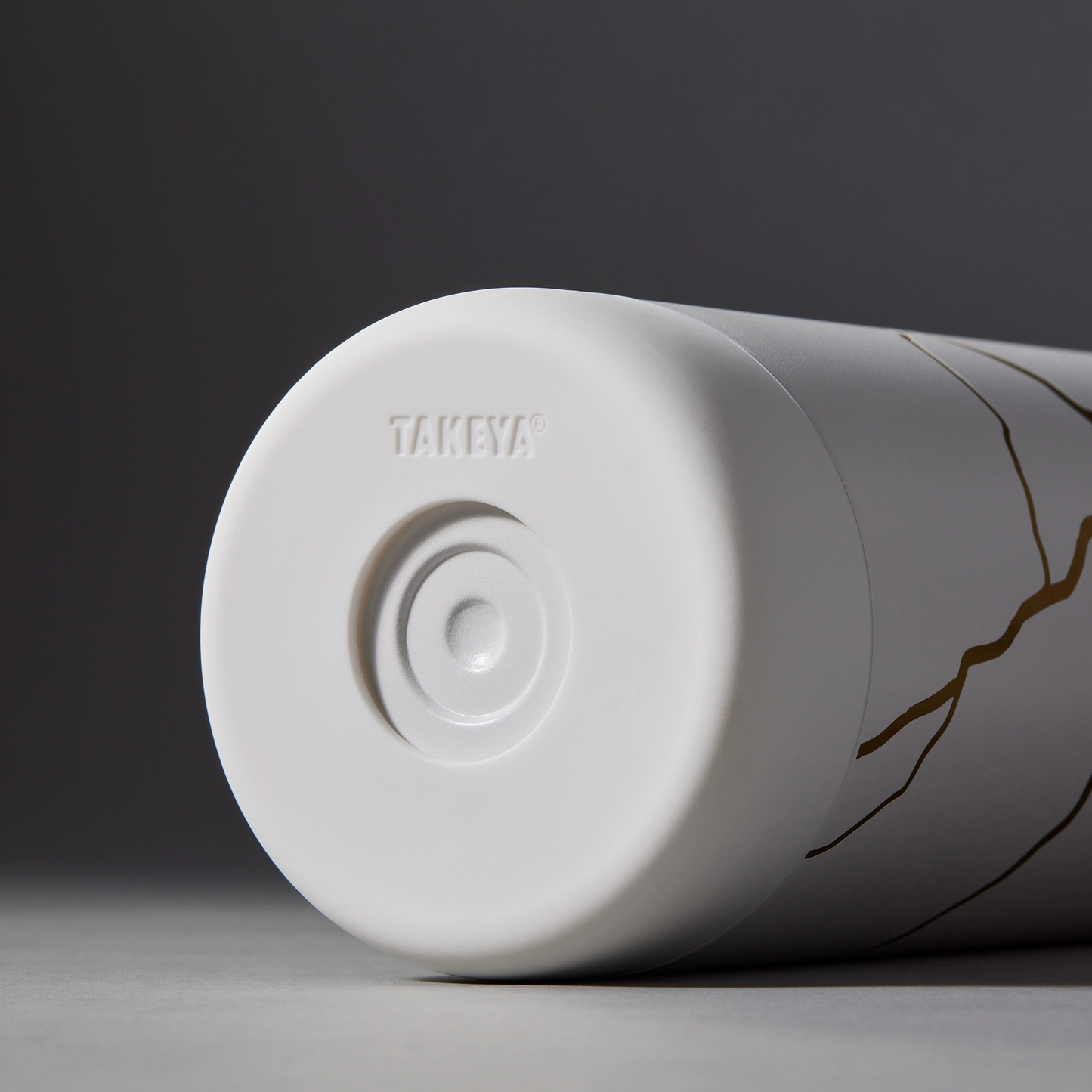 kintsugi-water-bottle-with-straw-lid-e5 51389-TK_HO25_Kintsugi_Takeya9255.png
